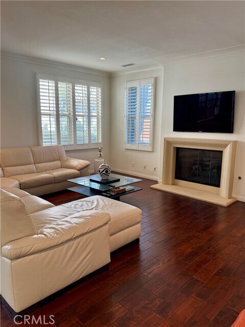 Building Photo - 209 Mantle