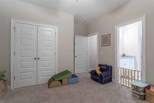 Building Photo - 357 Sydney Dr S