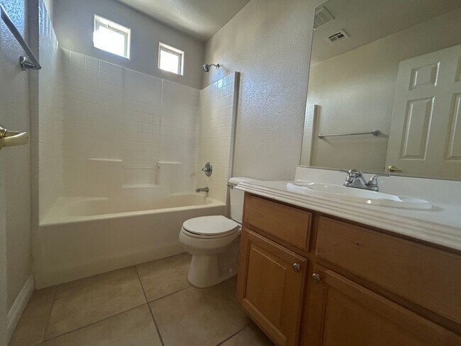 Building Photo - wonderful 3 bedroom home