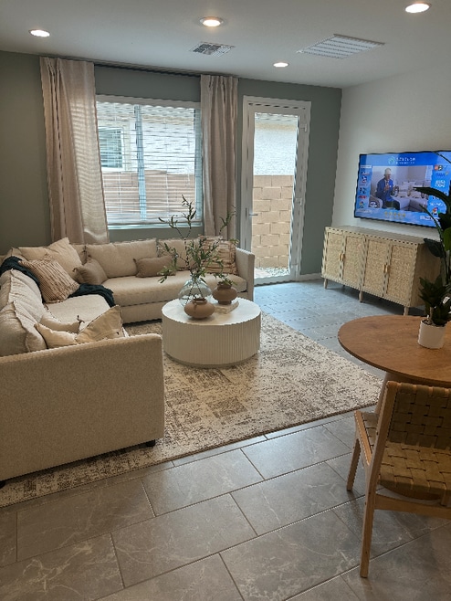 Building Photo - 9835 W Cheery Lynn Rd