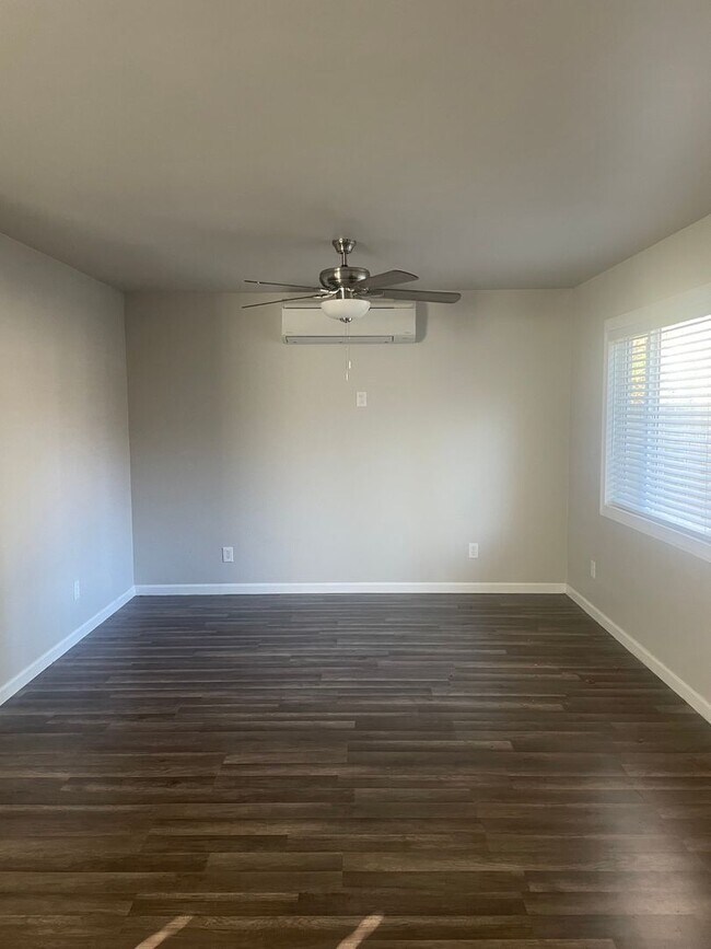 Building Photo - 5553 Elm Ln