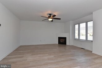 Building Photo - 117 Lakeside Dr