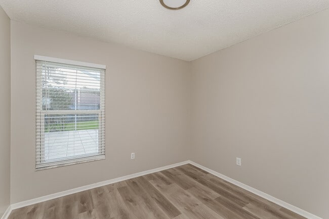Building Photo - 1601 Bent Pine Way