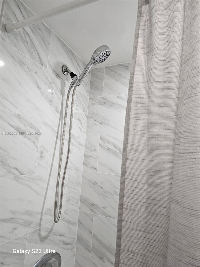 Building Photo - 20400 W Country Club Dr