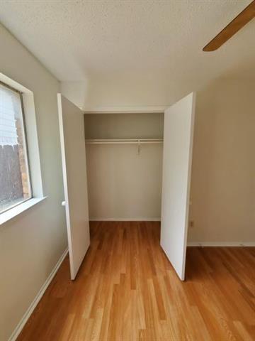 Building Photo - 2210 Greenvalley Dr