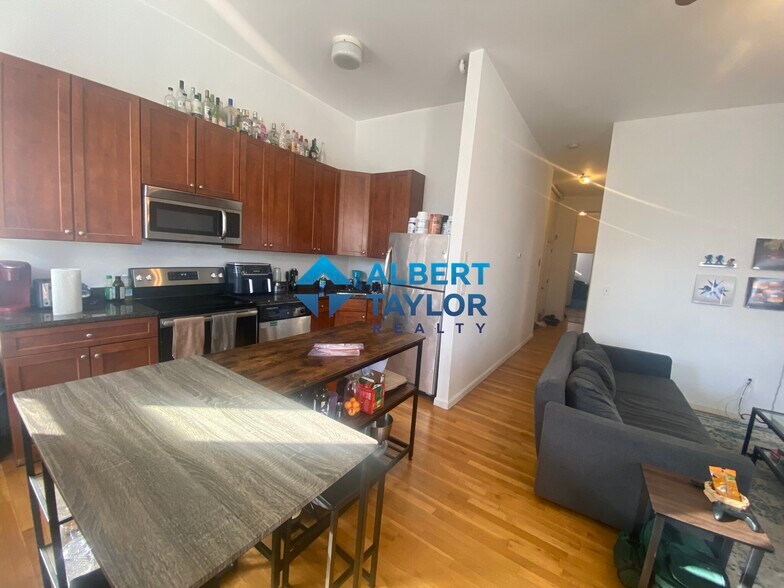 Building Photo - 176 Northampton St