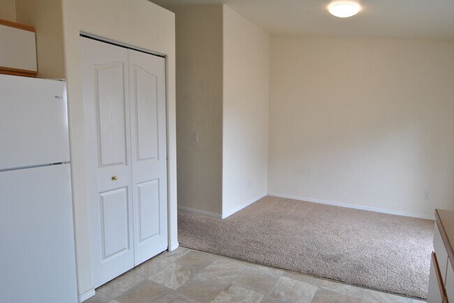 Building Photo - 1386 Brown St