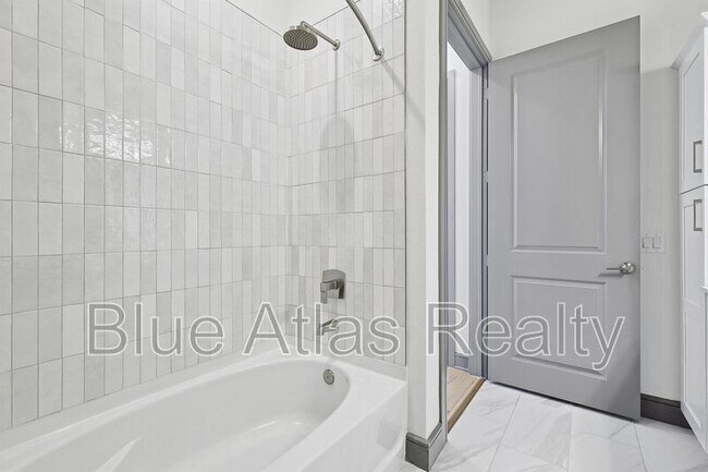 Building Photo - 2700 Old Denton Rd