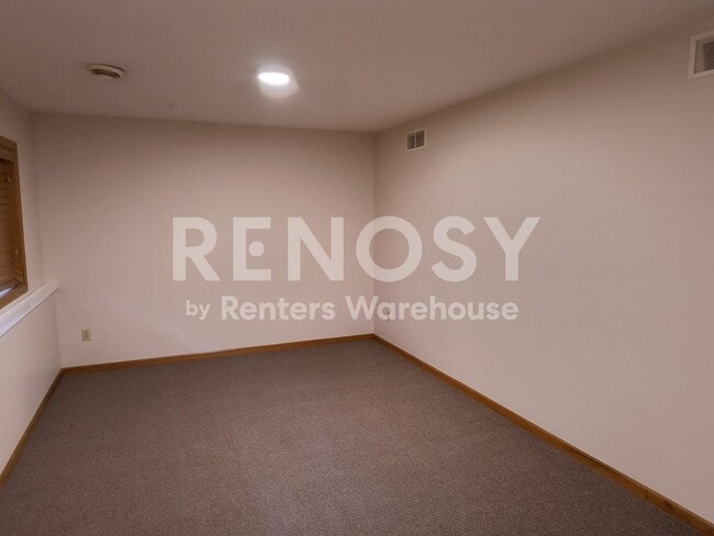 Building Photo - 4BD/2BA in Hopkins Available Now