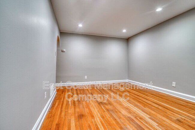 Building Photo - 9616 Mason Ave