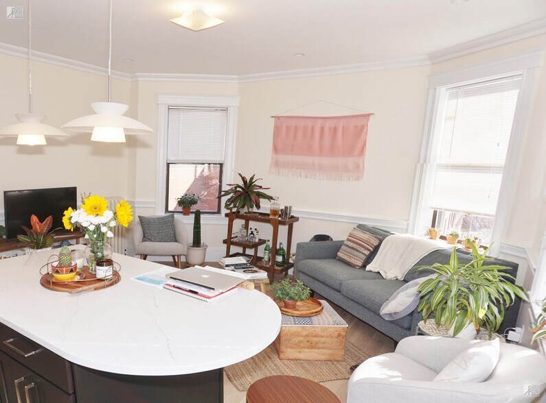 Building Photo - 1334 Commonwealth Avenue