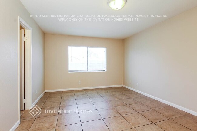 Building Photo - 7525 W MacKenzie Dr