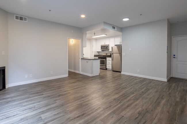 Interior Photo - 7057 Lanewood Ave