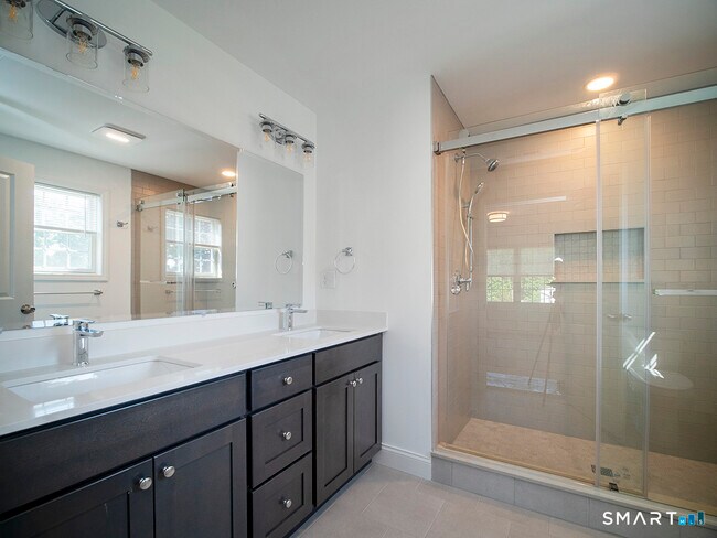 Building Photo - 44 Mettler St