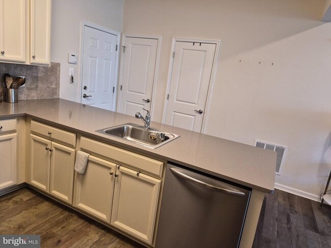 Building Photo - 9707 Glassy Creek Way