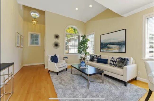 Building Photo - 1048 Bougainvillea Terrace