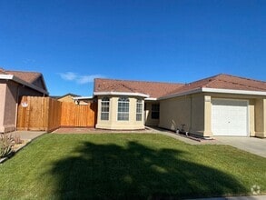 Building Photo - Beautiful Santa Nella Rental