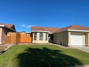 Building Photo - Beautiful Santa Nella Rental