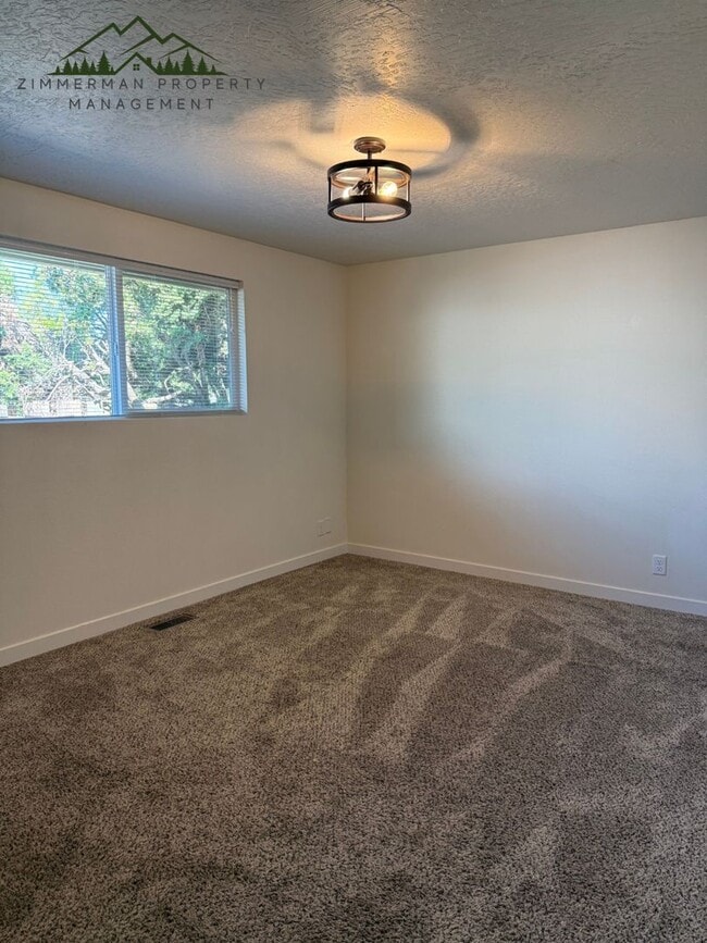Building Photo - Beautiful Home in Hayden Bridge