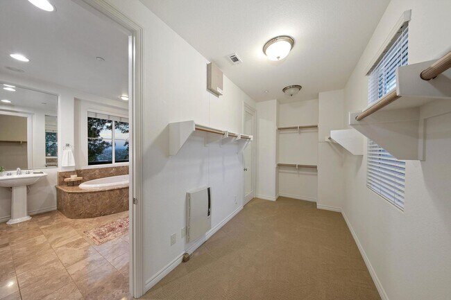 Building Photo - Gorgeous Estate Home In Encinitas Ranch