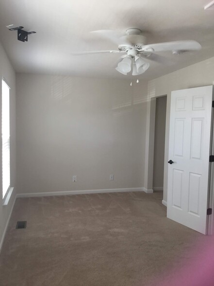 Building Photo - 10206 Osage Dr