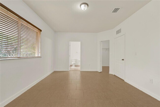 Building Photo - 8566 SW 214th Way