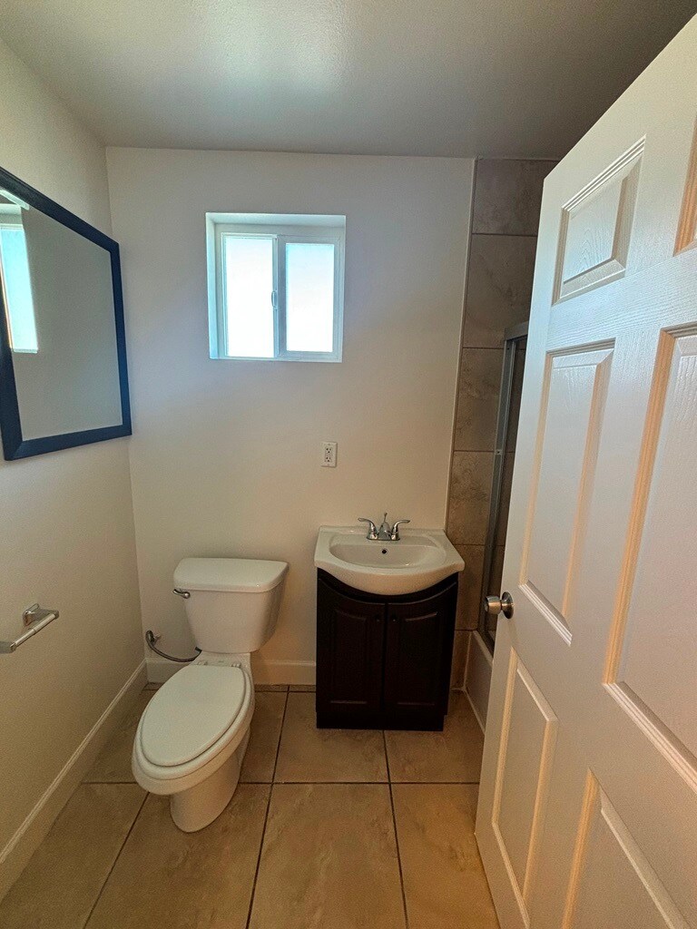 Building Photo - 426 W 109th Pl