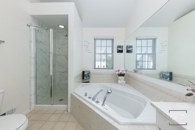 Building Photo - 3730 Baybrook Dr
