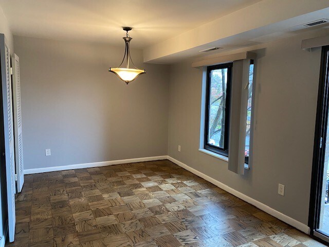 dining room - 6001 Arlington Blvd