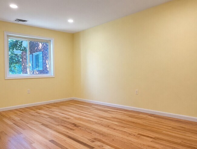 Building Photo - 25 Bayberry Dr