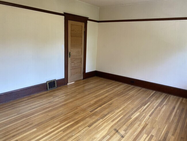 Building Photo - 1614 SE 22nd Ave