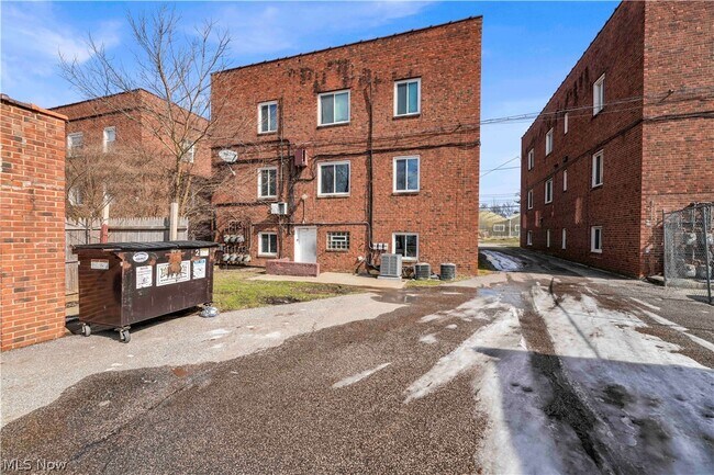 Building Photo - 5208 Lee Rd