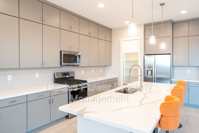 Building Photo - 3130 E Alicia Dr