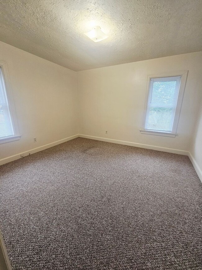 Building Photo - 126 E 38th St