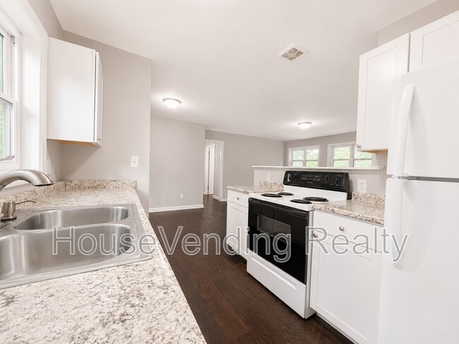 Building Photo - 619 Tarpley St