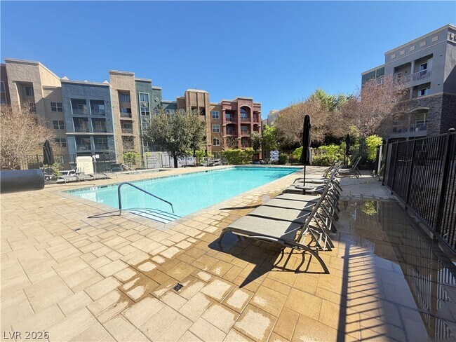 Building Photo - 38 E Serene Ave