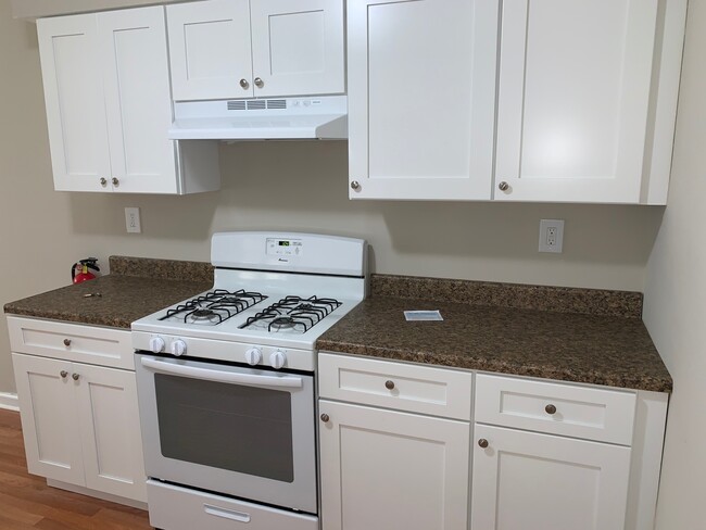 Building Photo - 1403 Green Hollow Dr