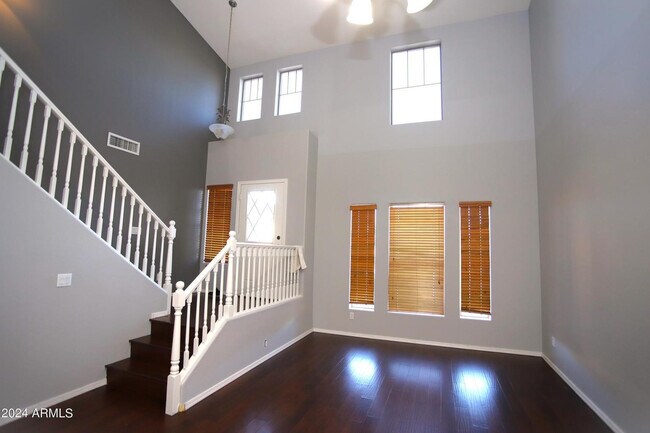 Building Photo - 2840 S Miller Dr