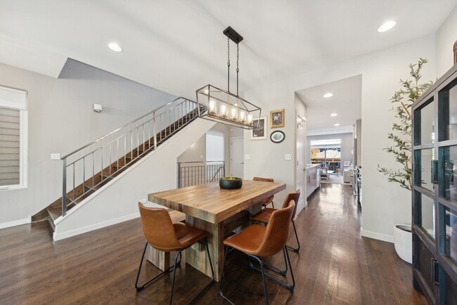 Building Photo - 3817 N Christiana Ave