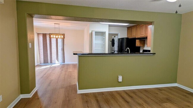 Building Photo - 133 Rush Haven