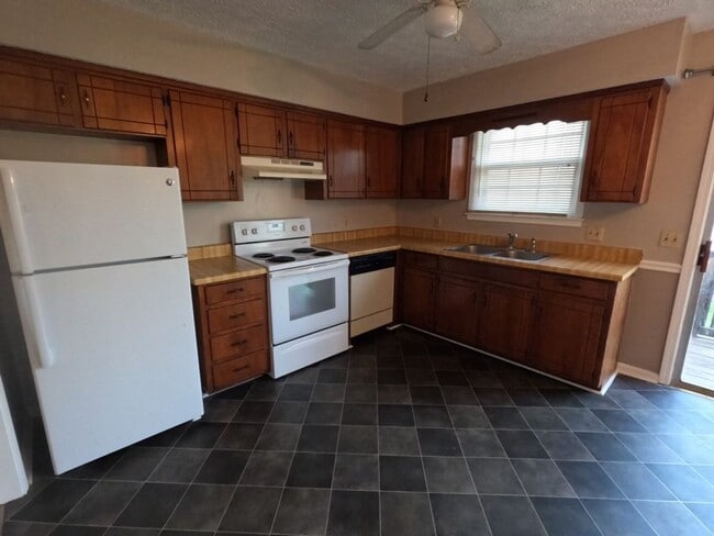 Building Photo - 705 Heritage Square Dr