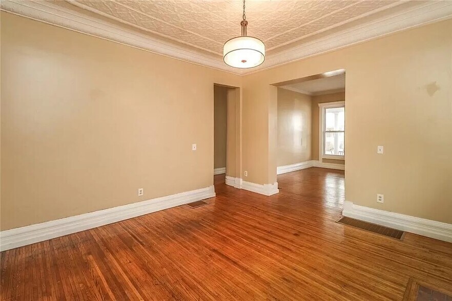 Building Photo - 473 Alexander St