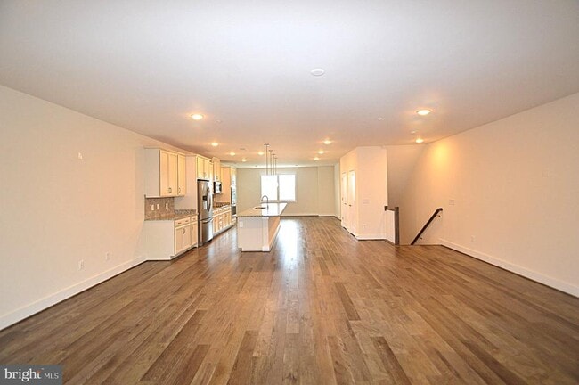 Building Photo - 44878 Tiverton Sq