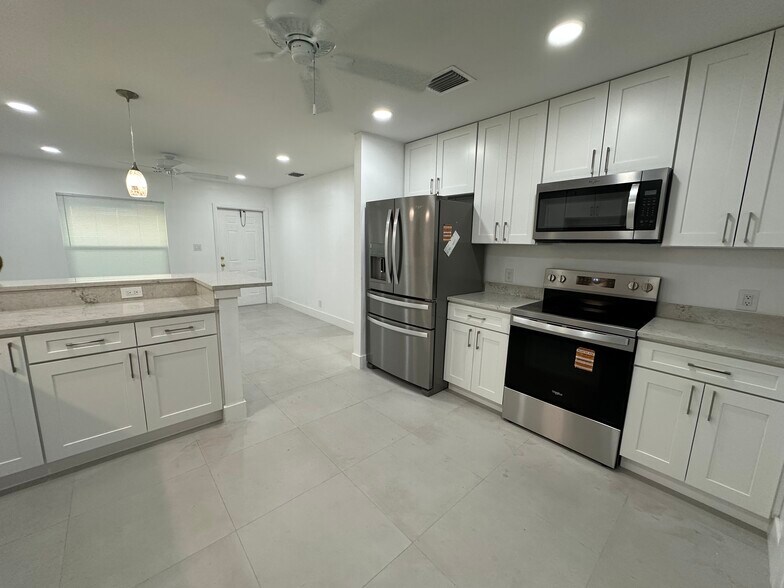 Building Photo - 2112 Garfield St