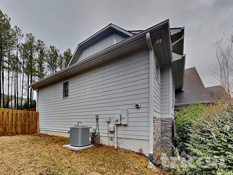 Building Photo - 71 Jefferson Dr