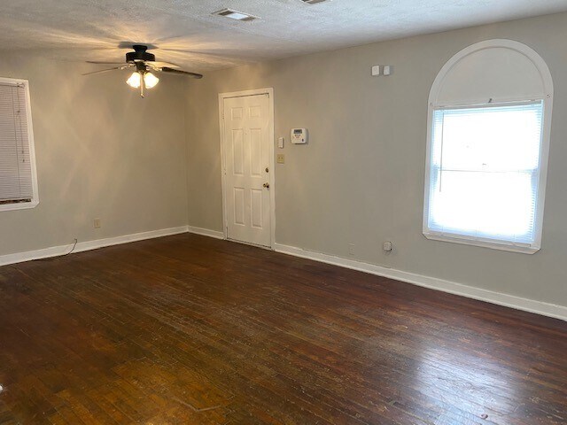 Living area - 3036 Willing Ave