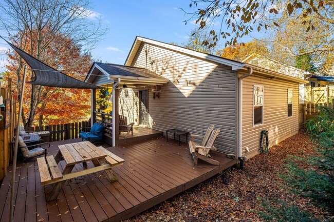 Building Photo - Cozy & Fully-Furnished West Asheville 2-Be...