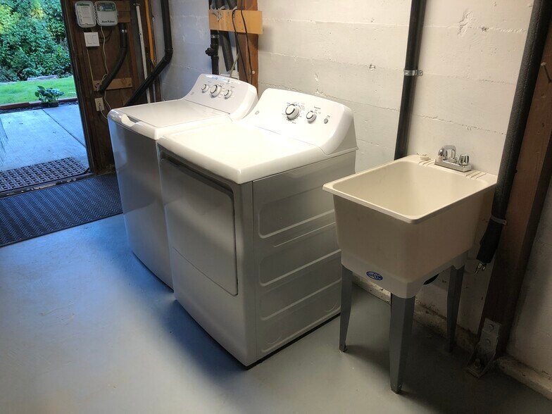 Building Photo - 9416 SW View Point Ter