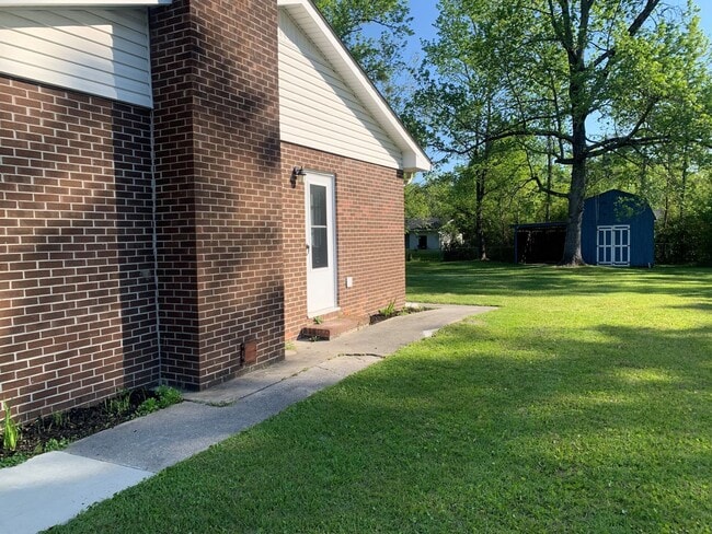 Building Photo - 23 Edith Dr