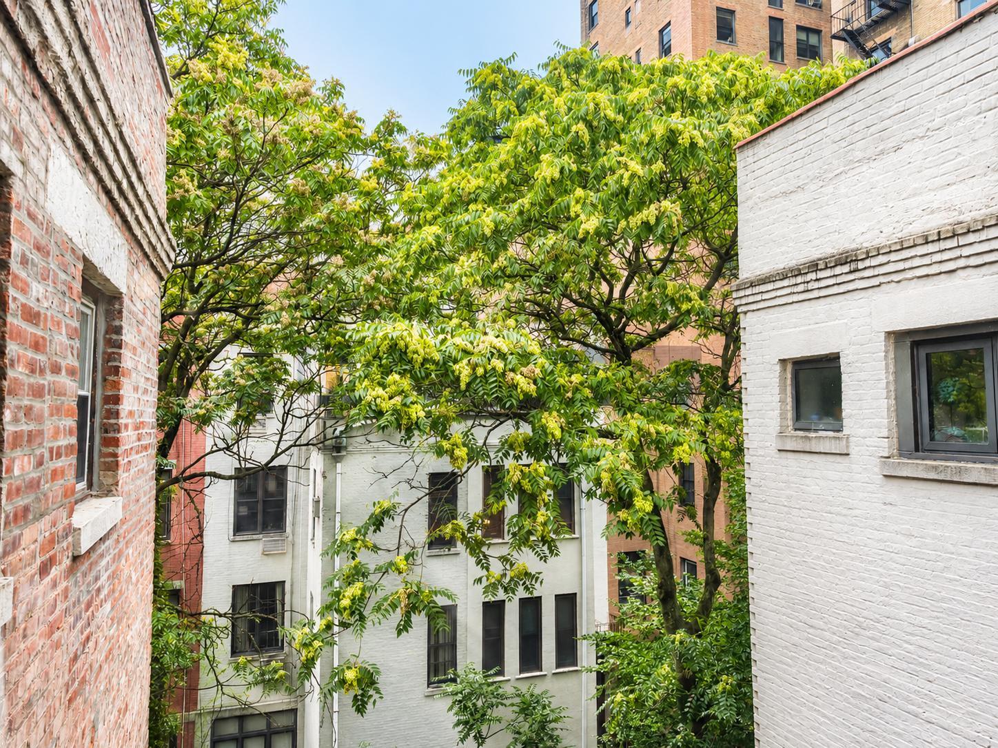 Building Photo - 309 W 107th St